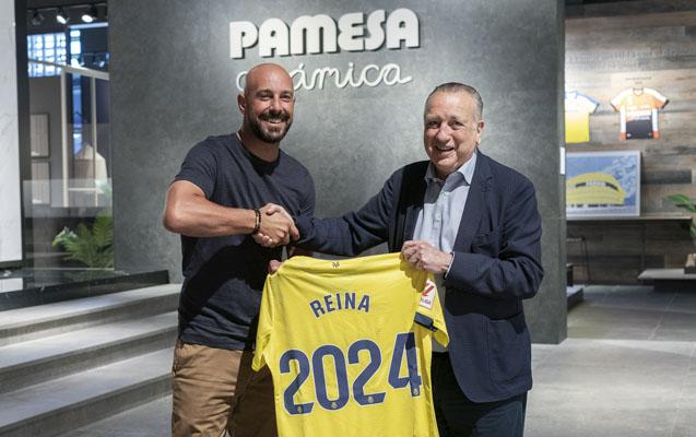 Reyna karyerasını 1 il də uzatdı