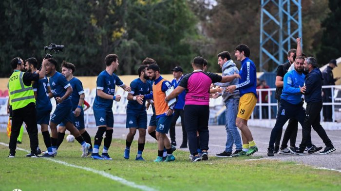 Aşağı liqa klubu 2 futbolçusunu qovdu