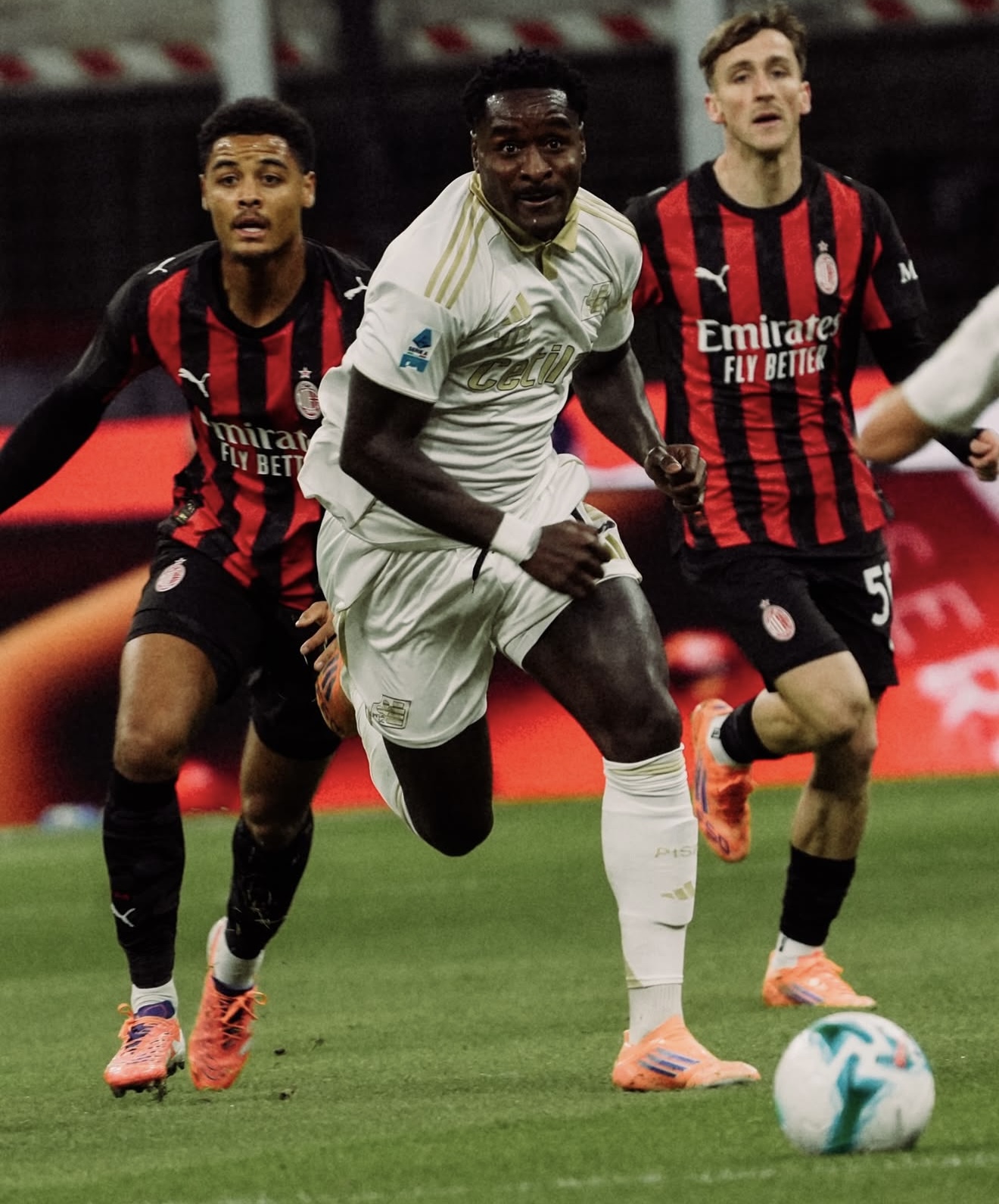 Autsayder “Piza” lider “Milan”dan xal aldı