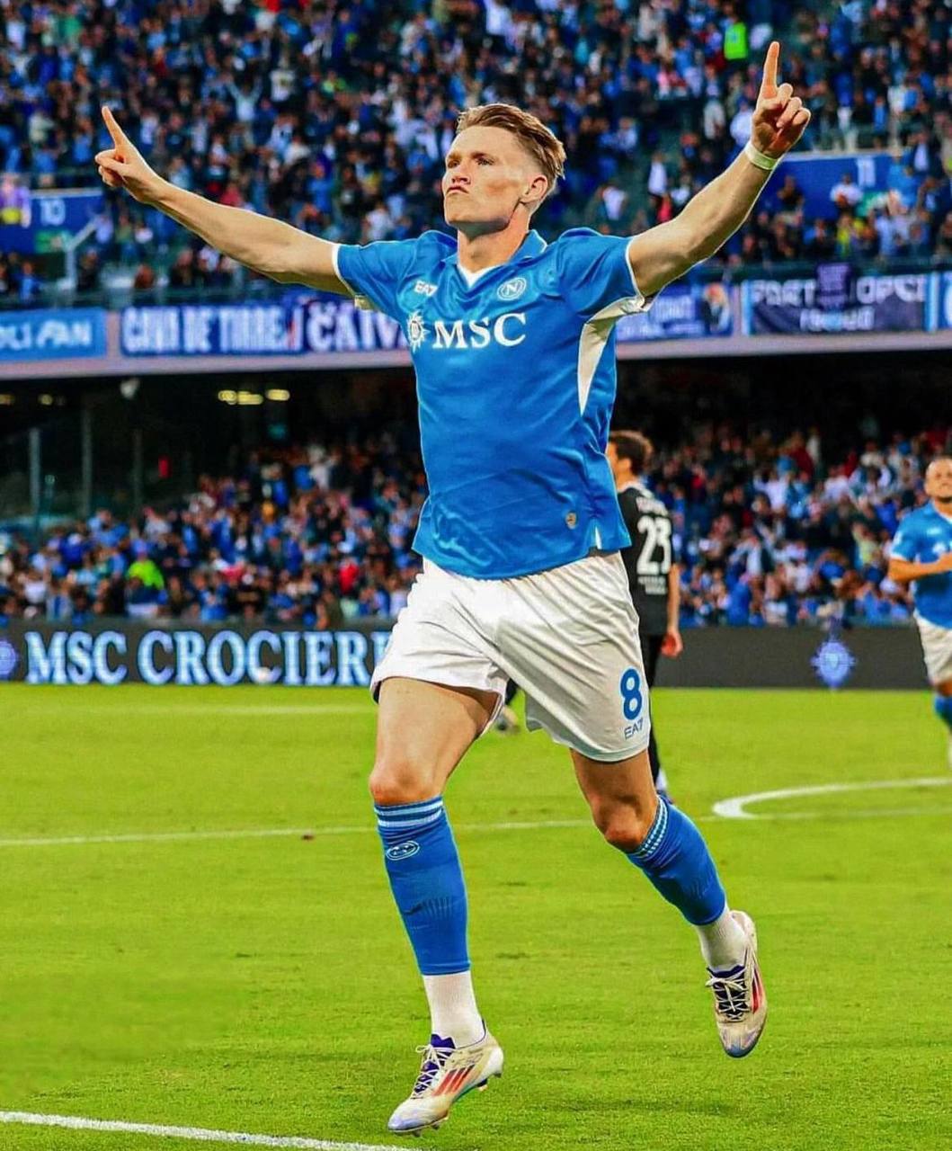 Maktominay Premyer Liqaya qayıdır