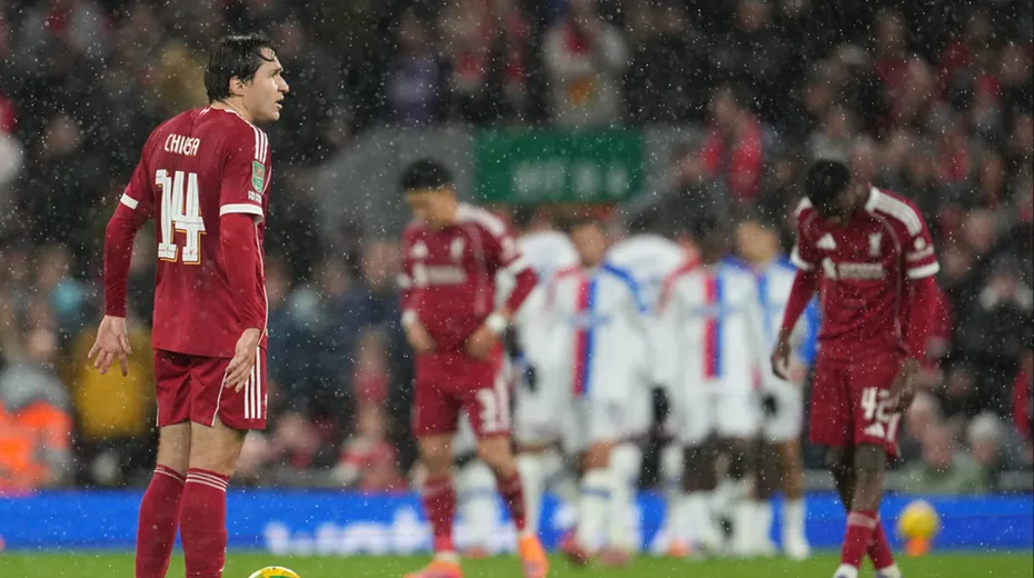 “Liverpul” İngiltərə Liqa Kubokuna erkən vida etdi – “Kristal Pelas” yenidən kabusa çevrildi