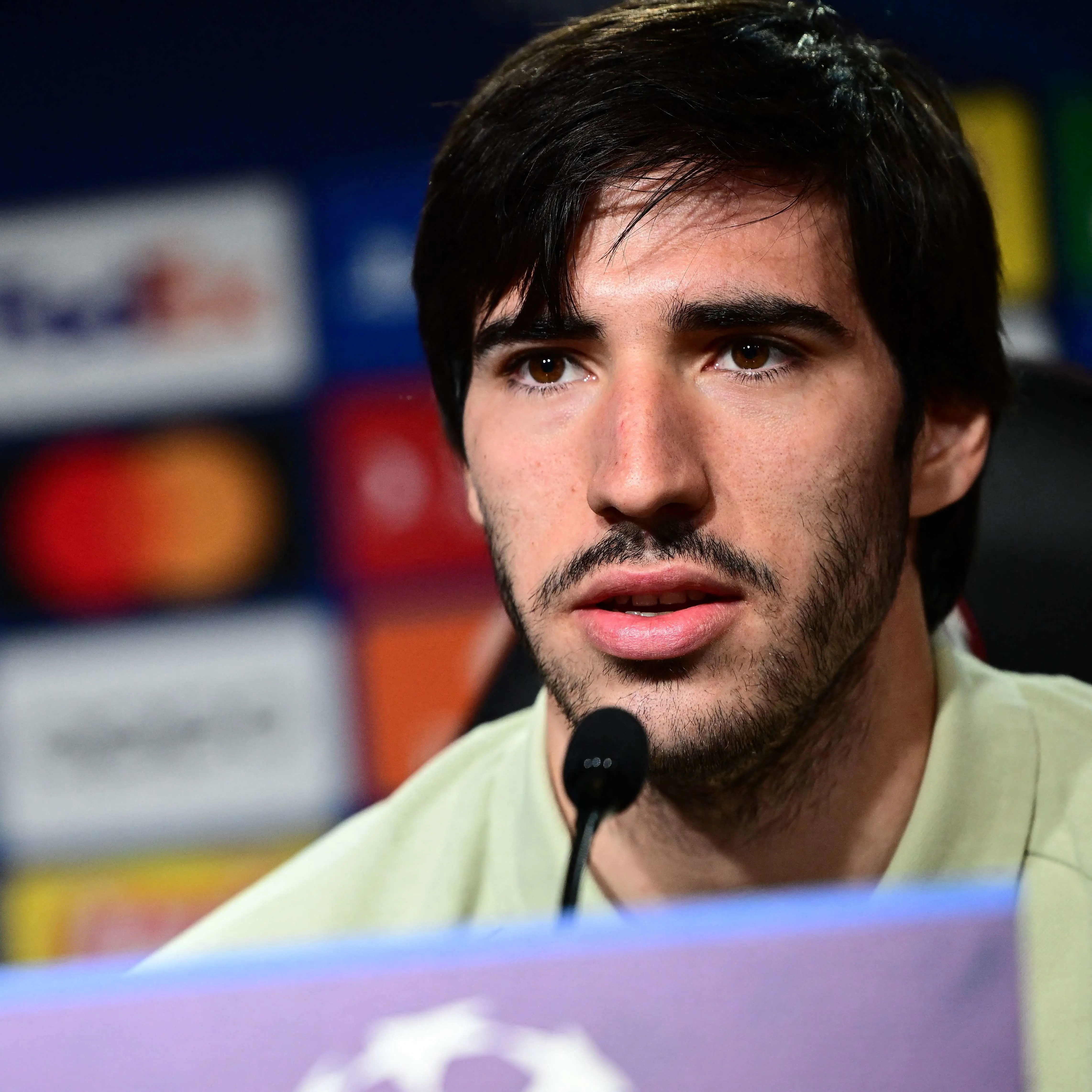 Tonali evinə dönmək istəyir