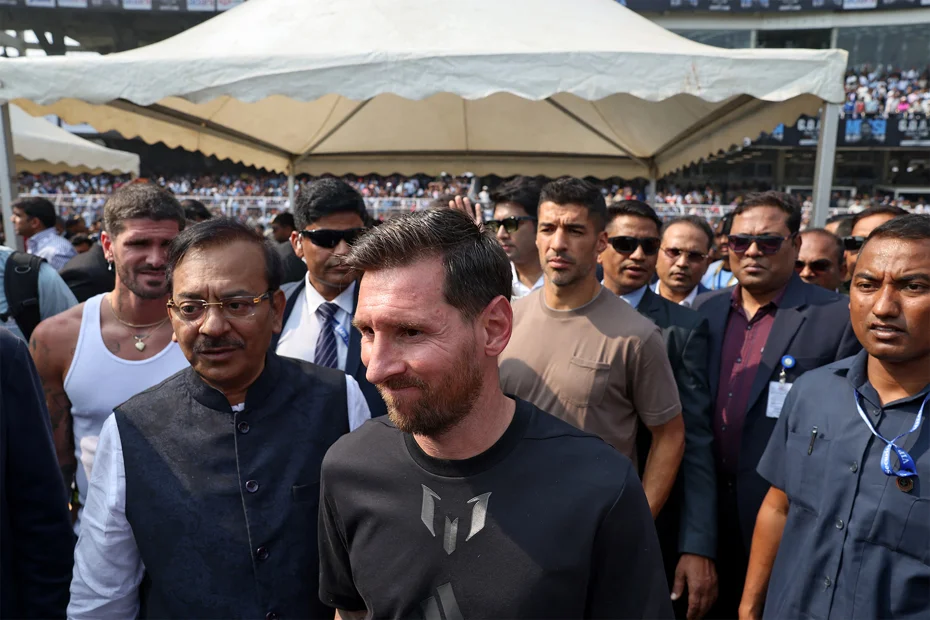 Messi Hindistana səfər etdi - Azarkeşlər stadiona girdi - FOTO
