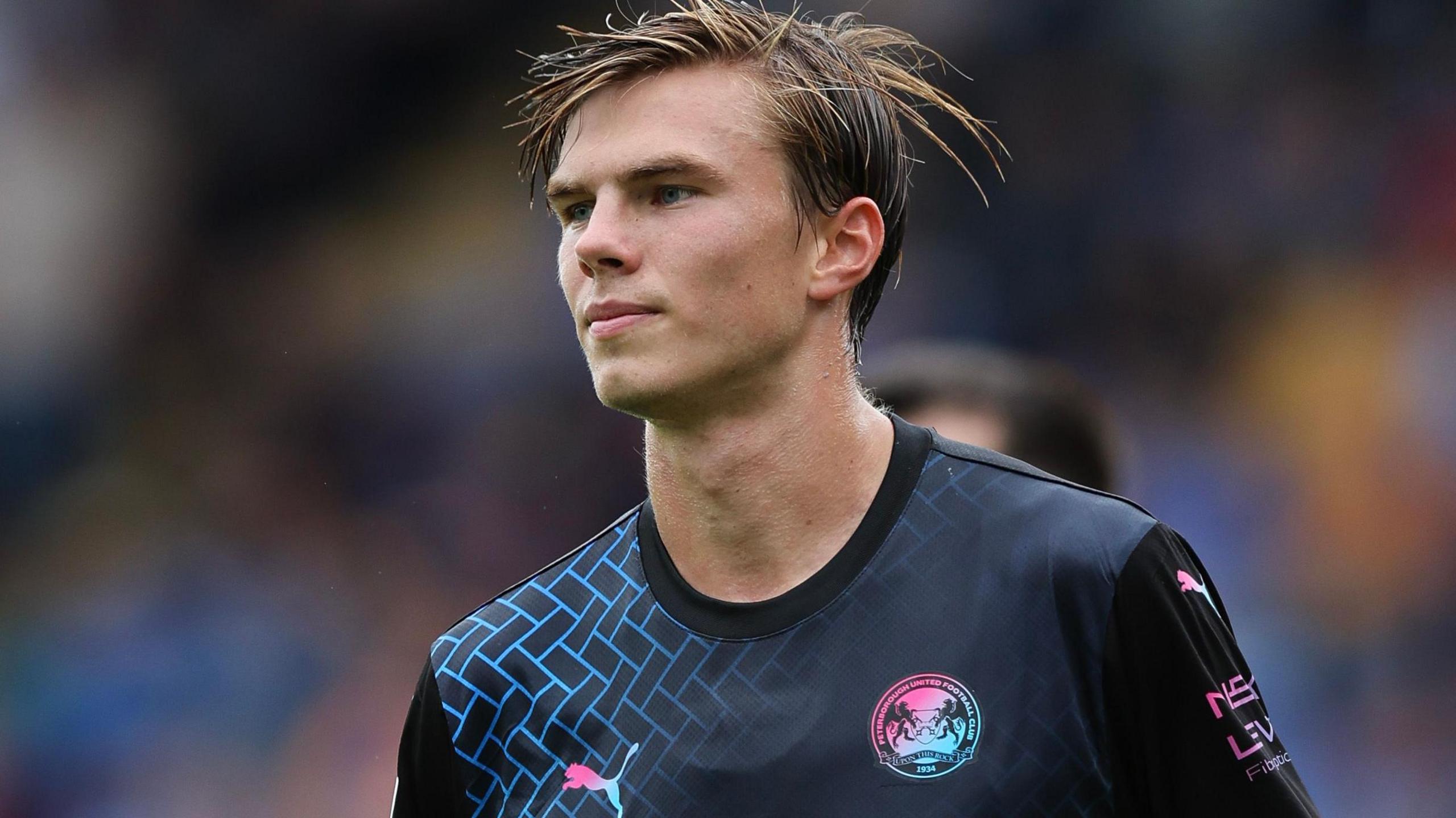 24 yaşında futboldan getdi