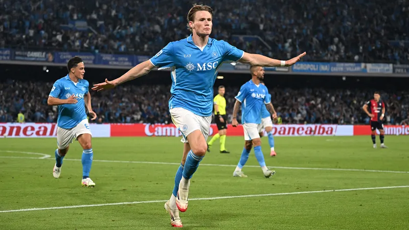 Skot MakTominey daha 4 il 