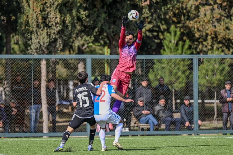 Aşağı liqa təmsilçisi qapıçısı ilə yolları ayırdı