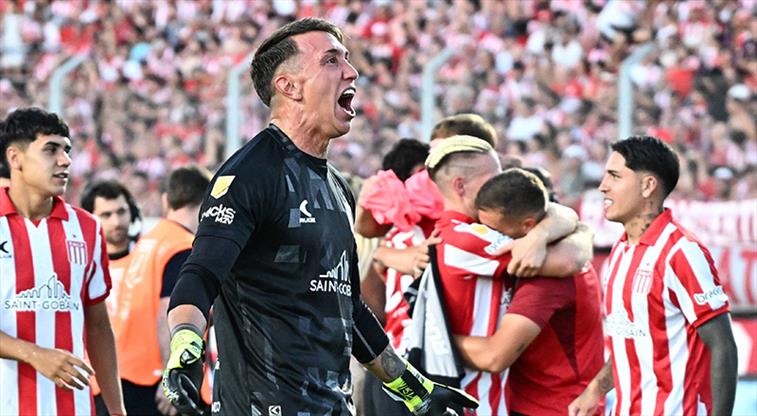 Muslera qərarını dəyişdi - O geri döndü