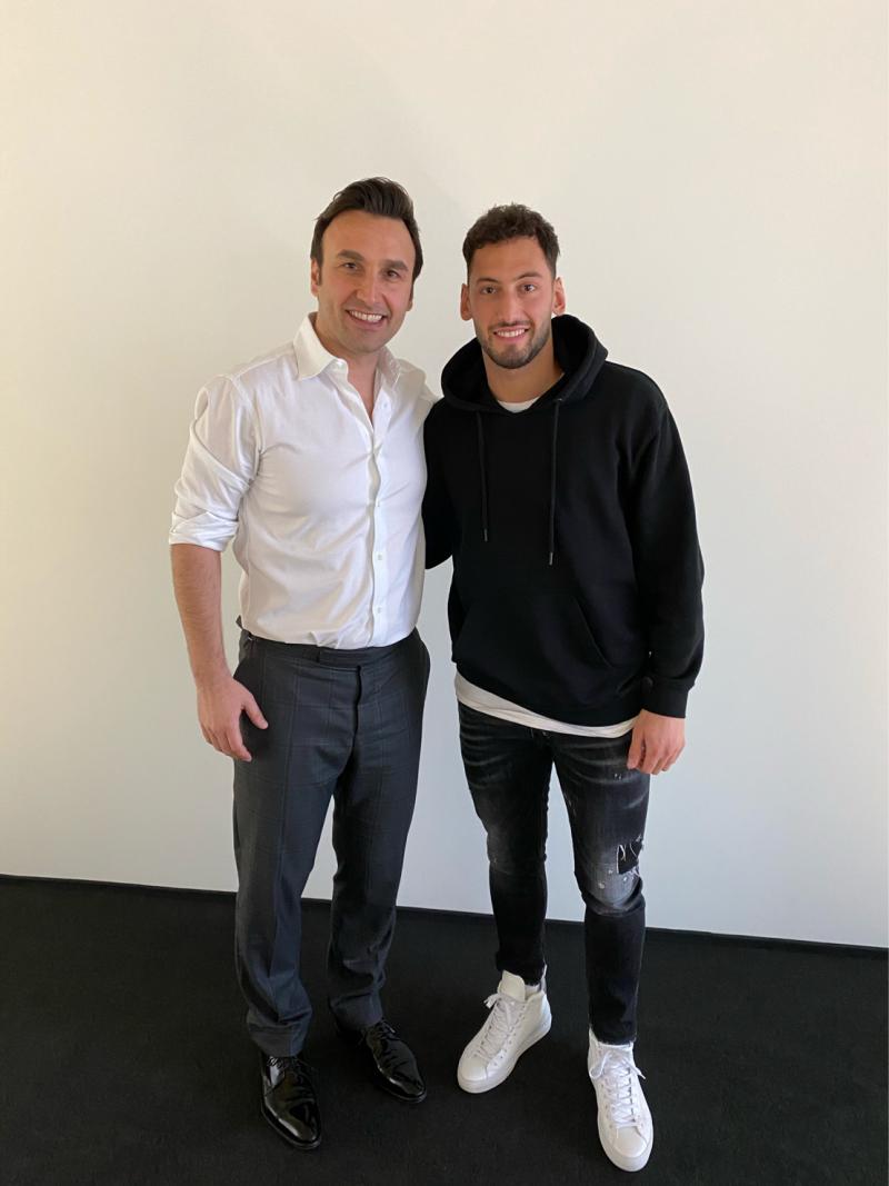 Çalhanoğlunun agenti “Qalatasaray” iddialarına cavab verdi