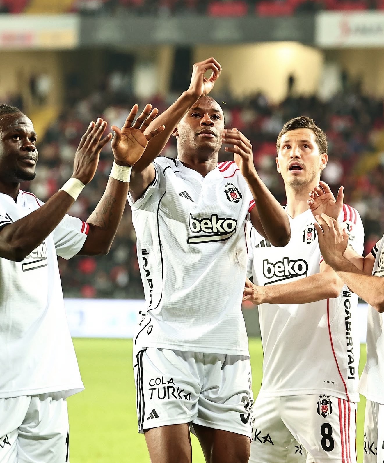 “Beşiktaş” 3 xal qazandı, Jalonu itirdi