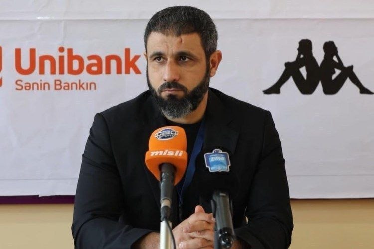 Rəşad Sadıqov: “Mayda palçıqda futbol oynayırıq”